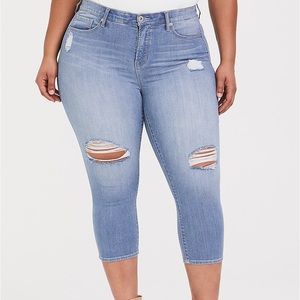 Torrid Sky High Skinny light blue crops 16